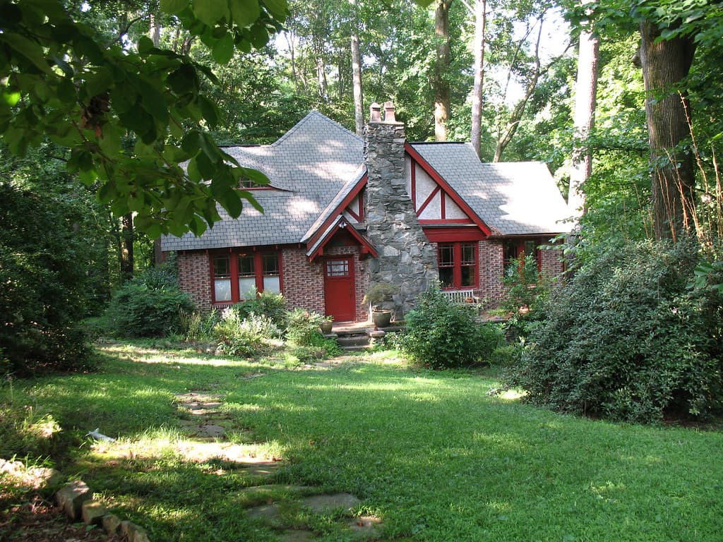 Virtual tour preview of a professionally photographed listing